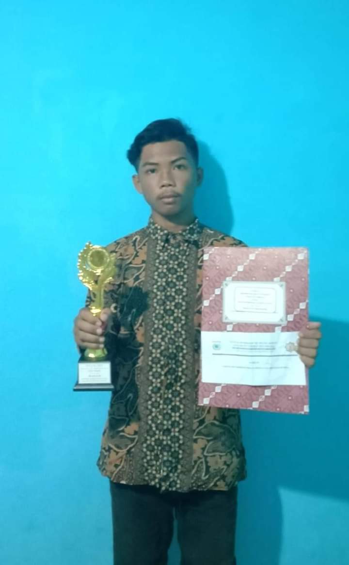 Juara 2 Qiraat Murattal golongan remaja putrra